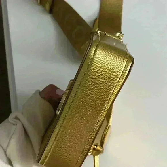 Excellent used condition rare all gold Marc Jacobs Crossbody bag purse - Picture 6 of 9
